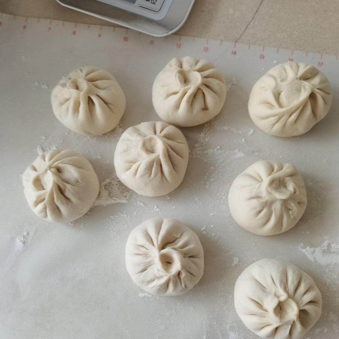 〈发面包子皮〉，新手可以看看。欣小厨 😉