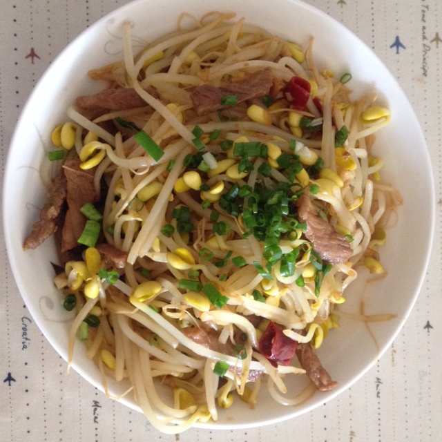 黄豆芽炖肉