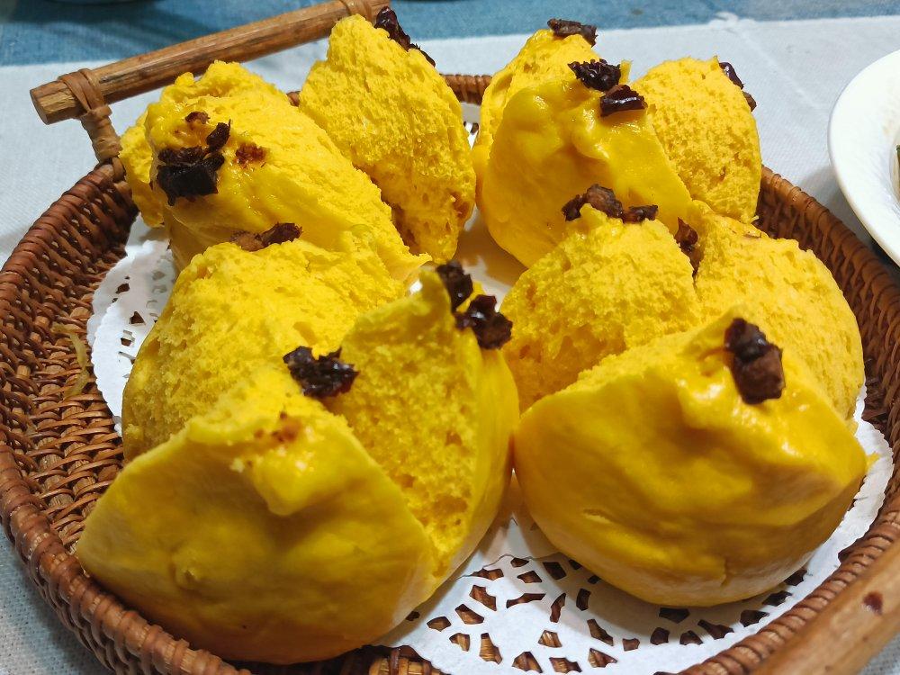 不加一滴水的南瓜开花馒头，纯南瓜泥和面，无需泡打粉，枣香浓郁个个开花