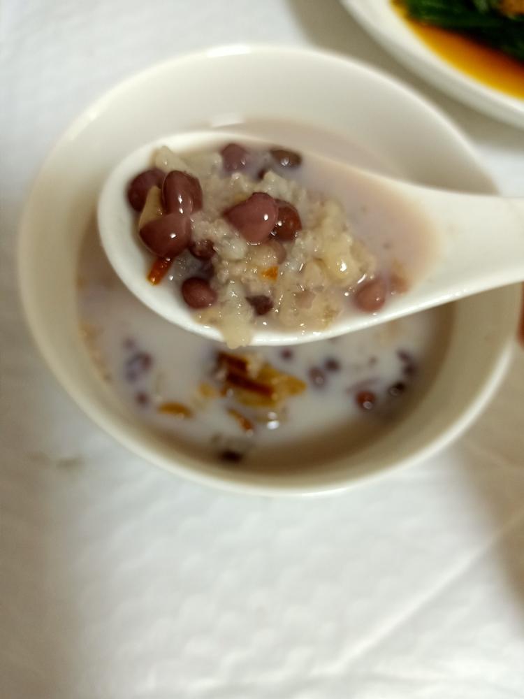 消耗粽子之简易红豆糯米牛奶粥的做法