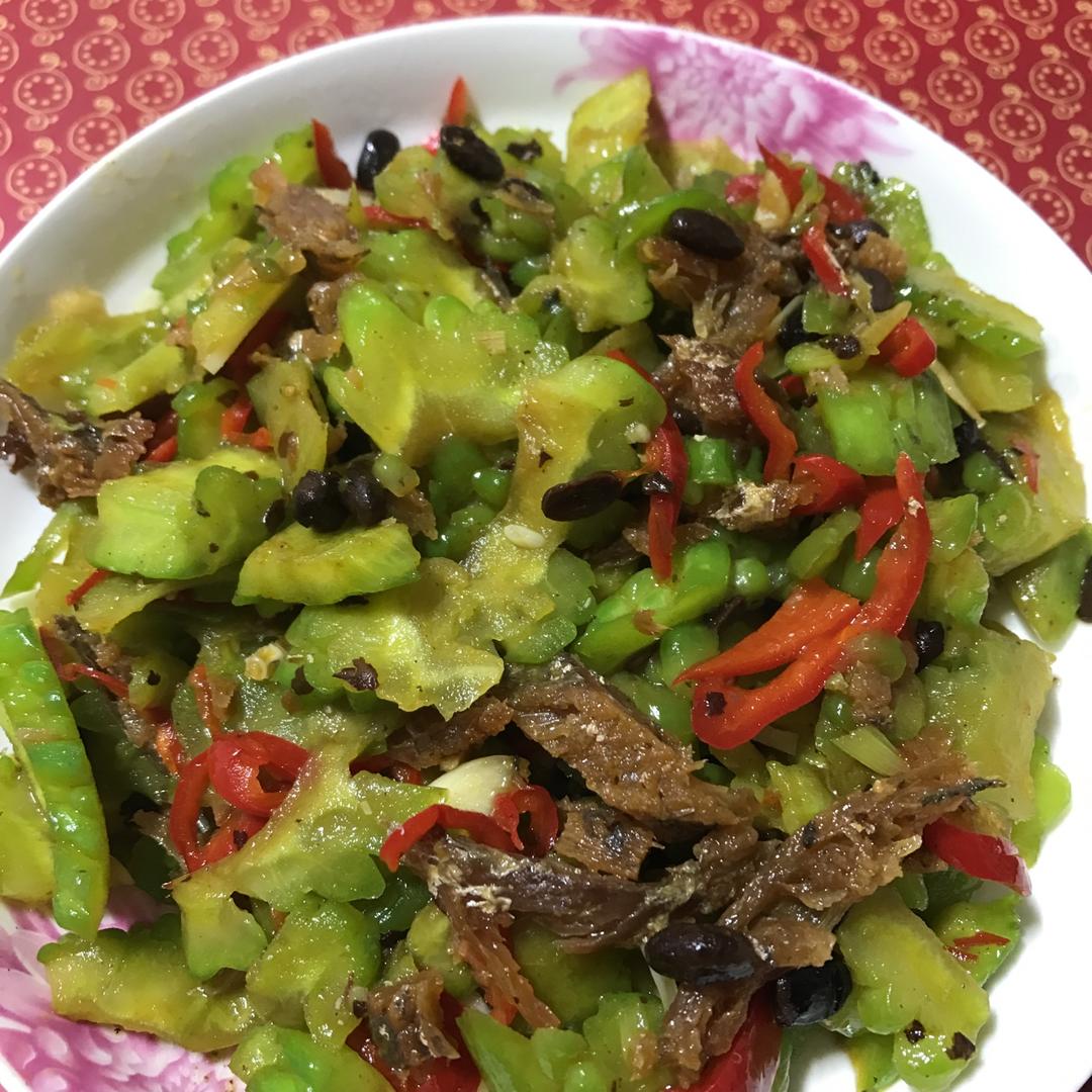 豆豉鲮鱼炒苦瓜