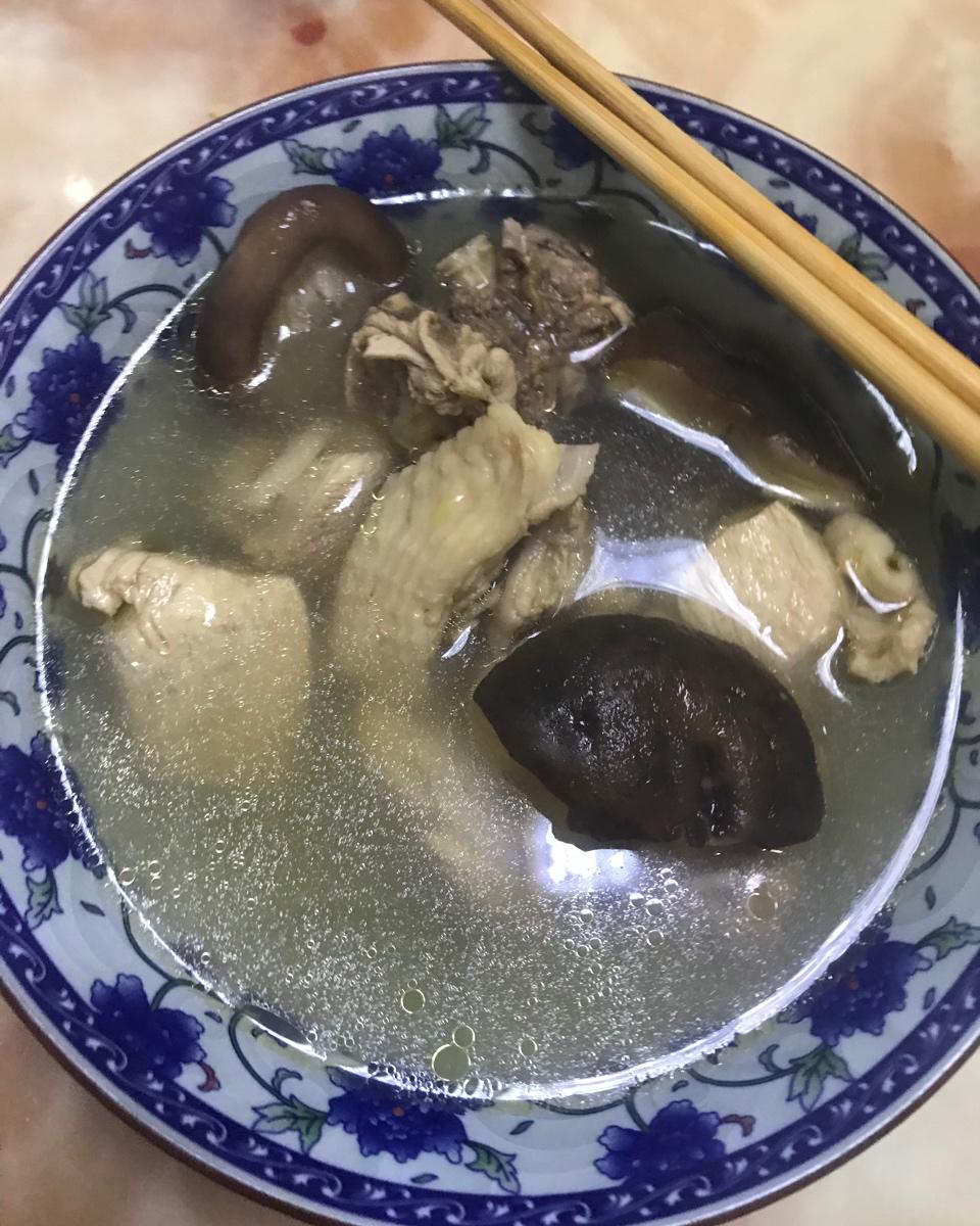 香菇炖鸡汤