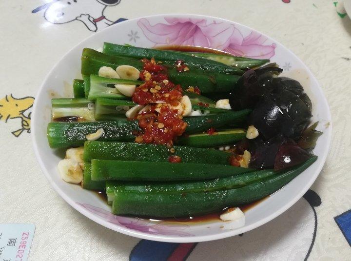 凉拌秋葵（超快的下饭菜）