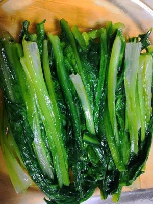 超简单的翠绿清炒油麦菜的做法 步骤2