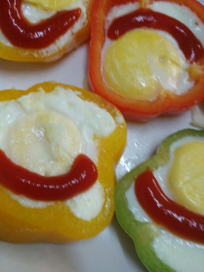 双色彩椒酿蛋饼