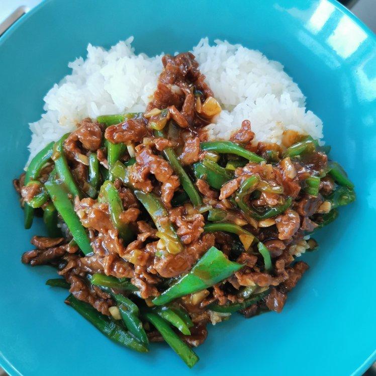 超滑嫩的【蚝油牛柳盖浇饭】