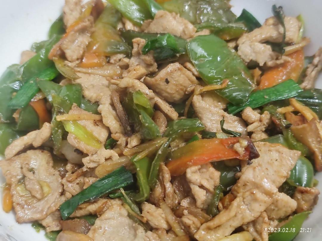 辣椒炒肉(几乎是所有湖南大饭店里的传统炒法)