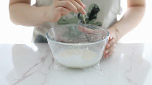 超长拉丝麻薯蛋黄酥（三天不变硬）的做法 步骤3