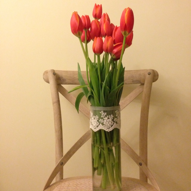 厨房、餐桌、阳台上的鲜花