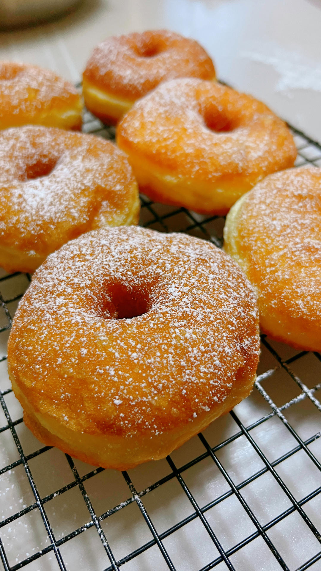 🍩超快手一小时低糖无需烤箱的甜甜圈（详细视频）