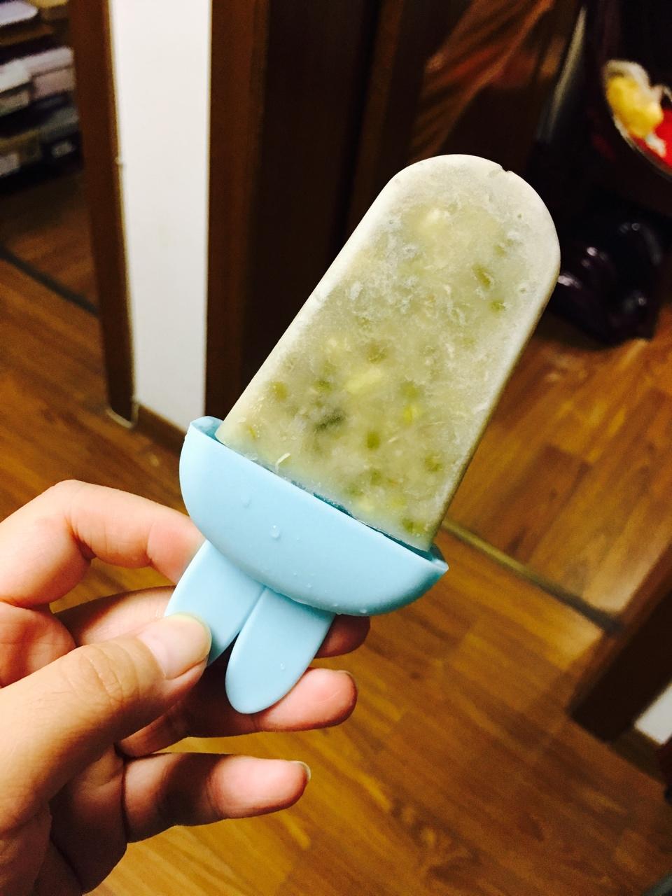 自制奶香绿豆棒冰（清凉夏日的必备品）内附绿豆汤不会变成褐色的技巧