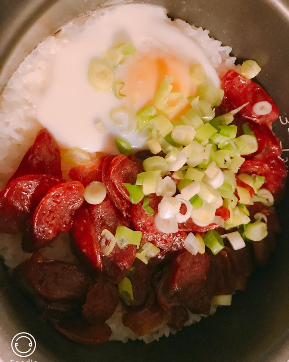 广式腊味煲仔饭