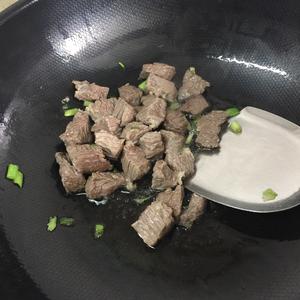 洋葱土豆胡萝卜炖牛肉的做法 步骤3