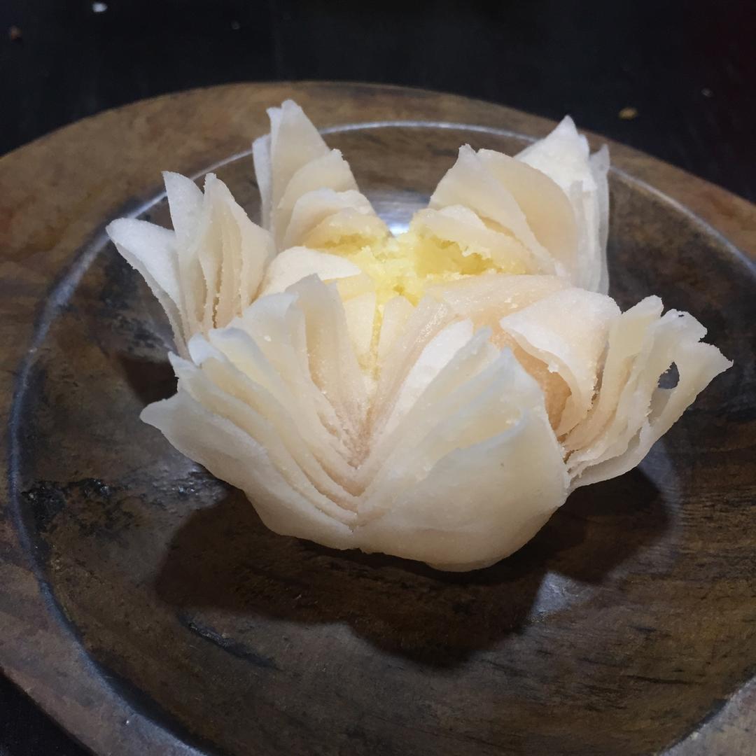 阿莫娜娜-1做的【荷花酥】没有烤箱,也能做出以假乱真的点心!