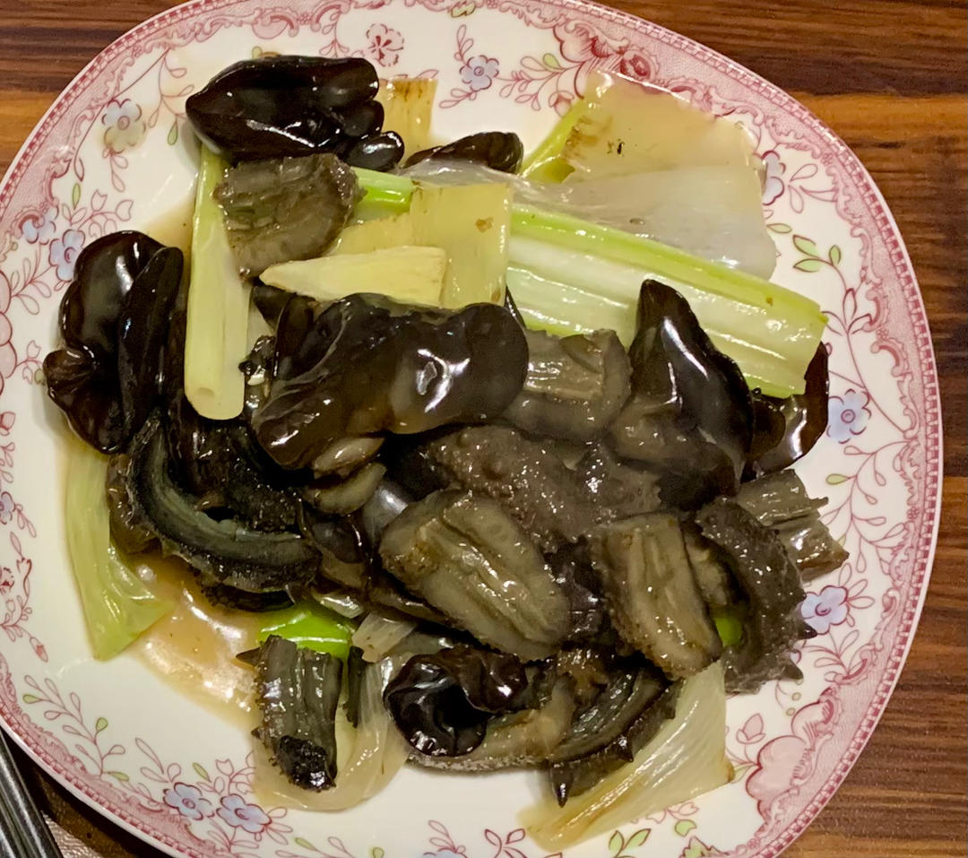 青岛人最爱的葱爆海参