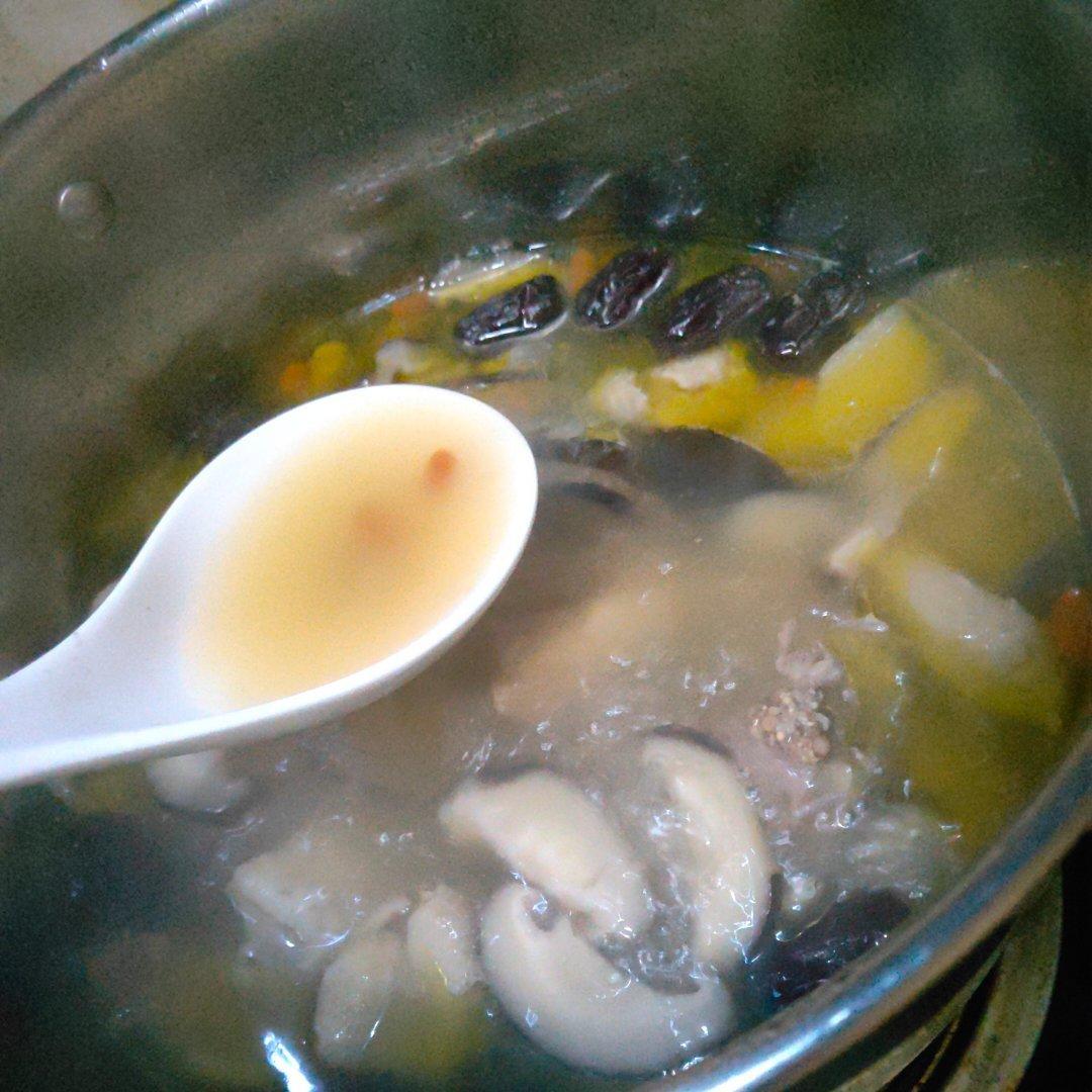 香菇炖鸡汤