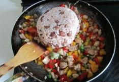 彩椒鸡丁红豆饭的做法 步骤9