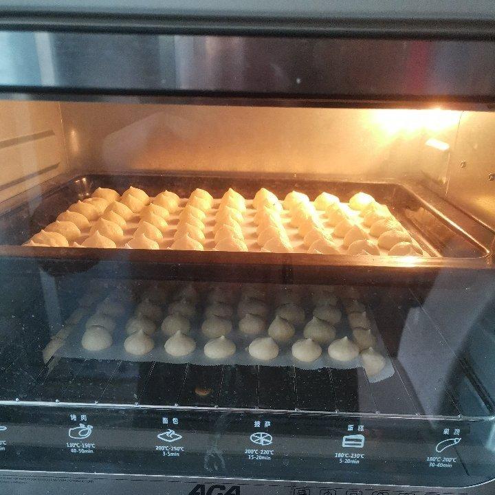 宝宝第一口健康零食！超级无敌好吃到爆炸！入口即化！材料只有1个鸡蛋 ！10g奶粉！5g淀粉 ！酥脆可口 ！幸福的味道 ！