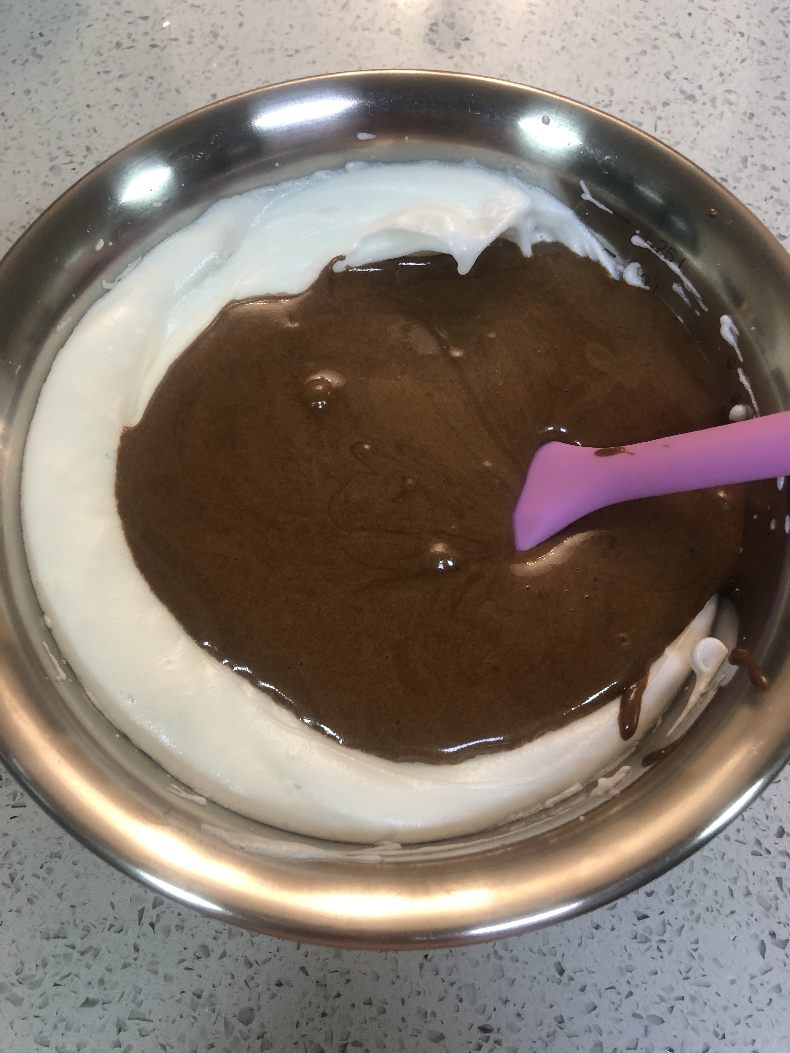 简单好吃的新手巧克力戚风蛋糕（蛋糕胚）6寸的做法 步骤16