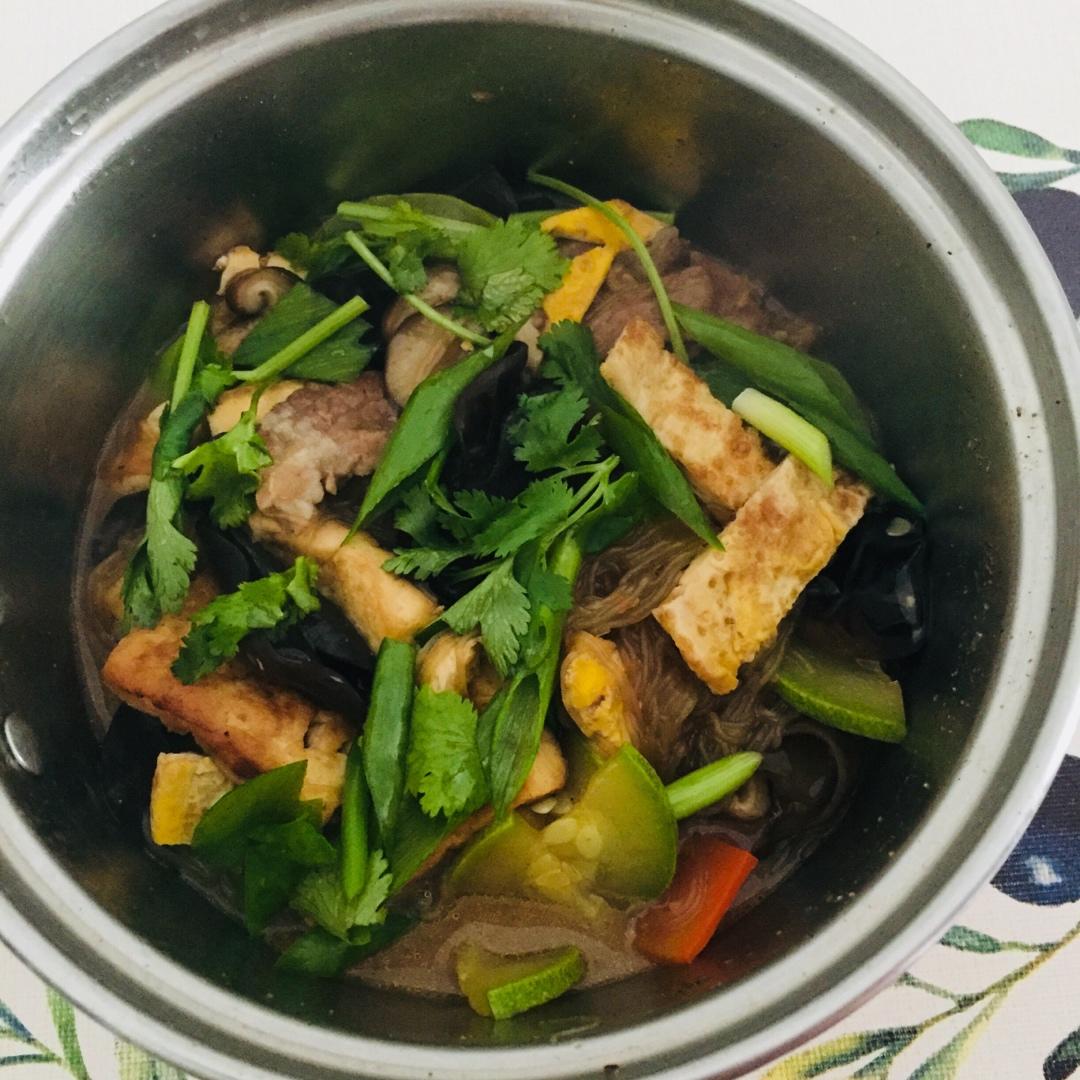鲜菇豆腐煲