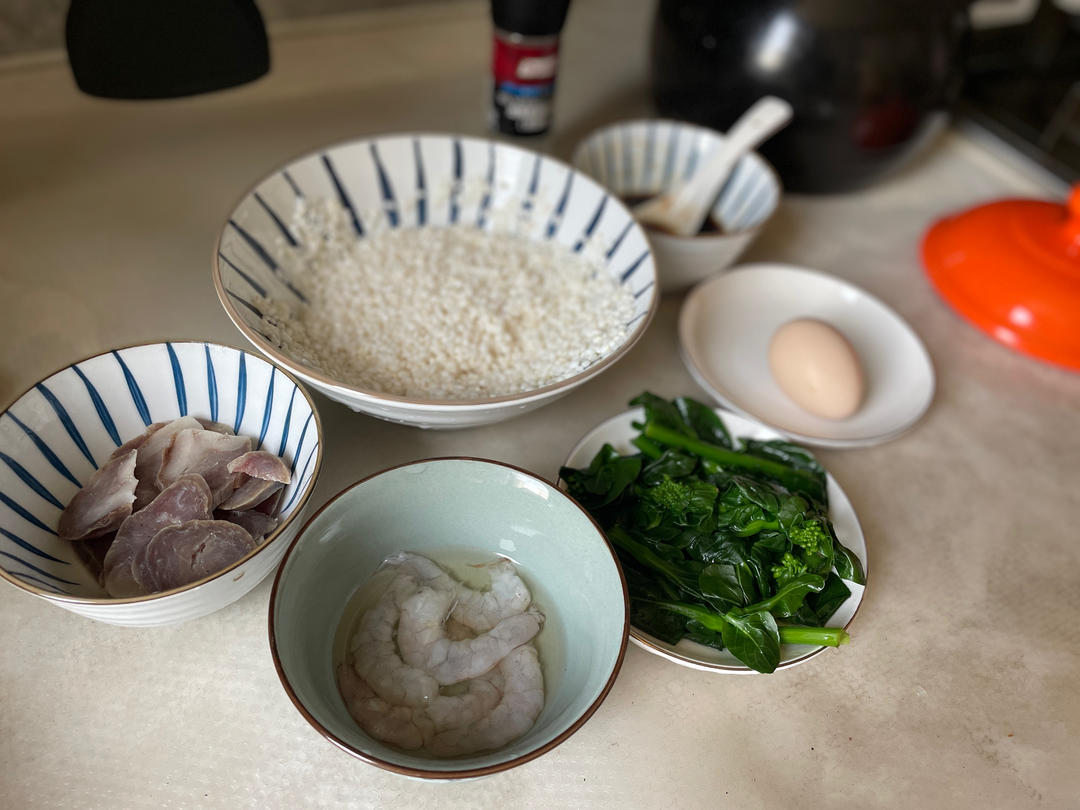 广式腊味煲仔饭