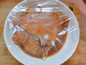 橄榄油嫩煎鸡胸肉的做法 步骤2