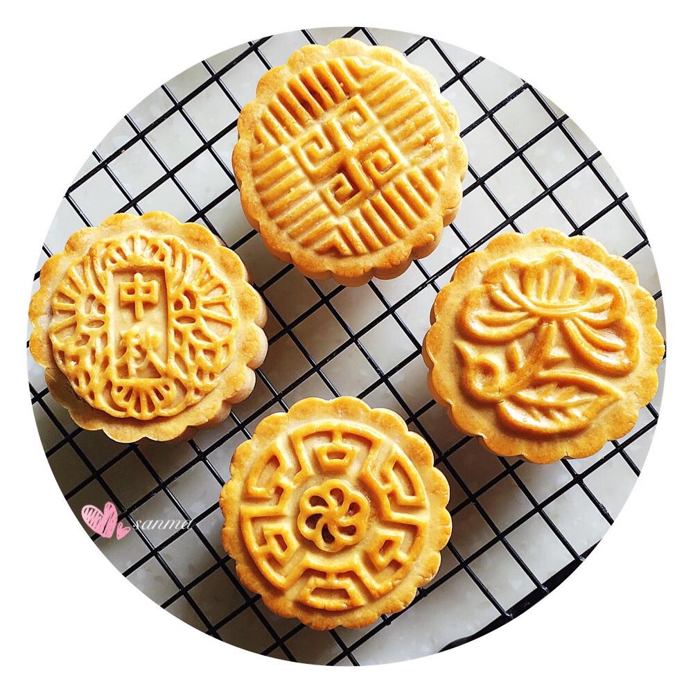 广式月饼－－蛋黄豆沙月饼