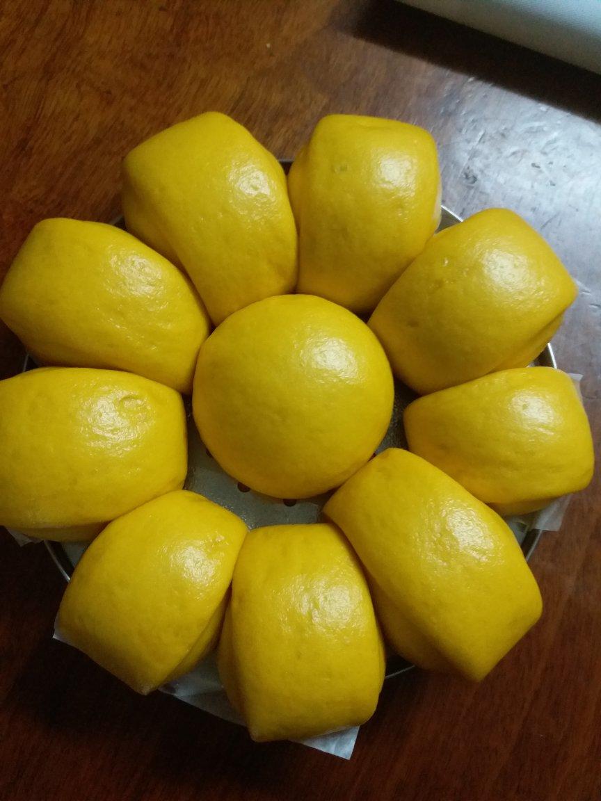 新手也可以--详解如何做出人见人爱、金黄的南瓜馒头