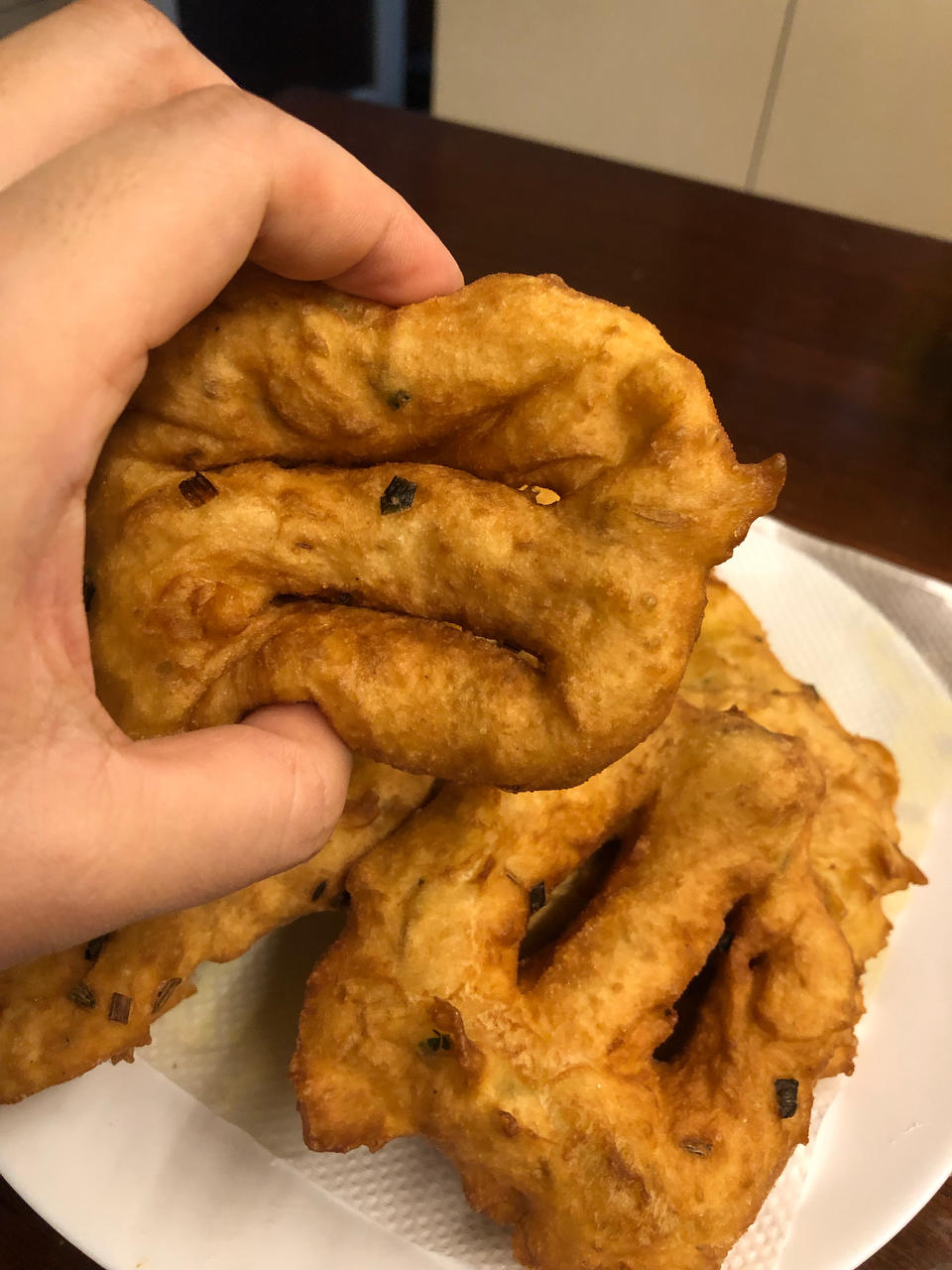 早餐店炸葱油饼 外酥里软 葱香味十足 附细节视频详解