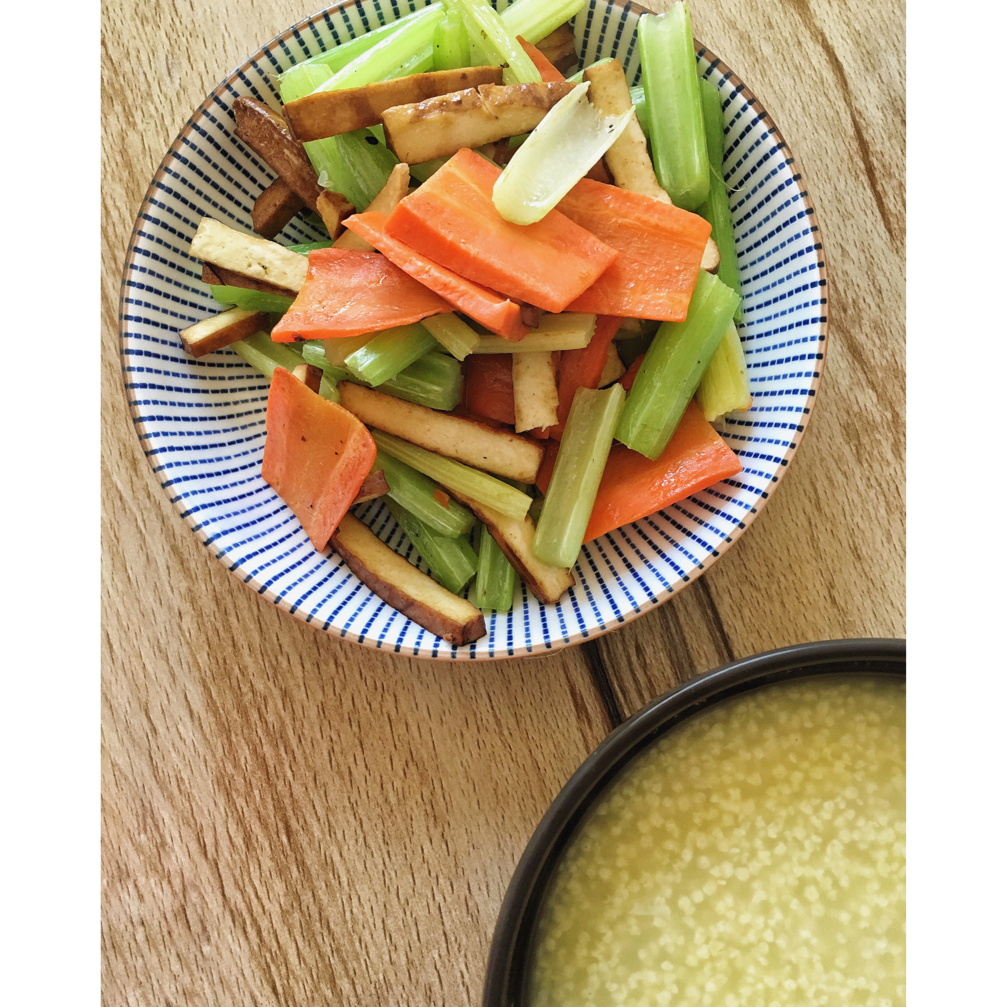 素菜：芹菜炒豆腐干