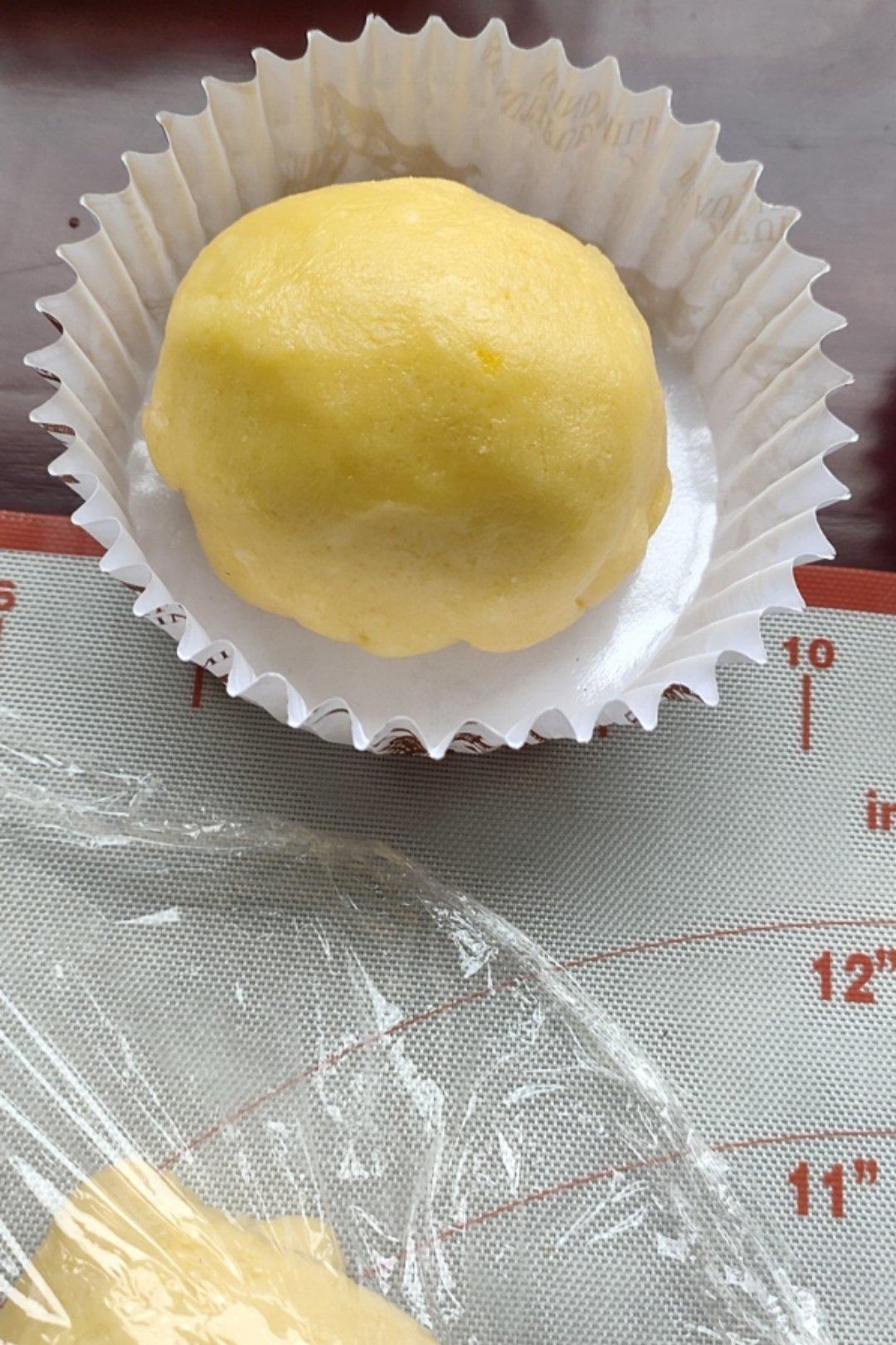 好吃到炸裂的港式菠萝包（附带制作酥皮的小视频）