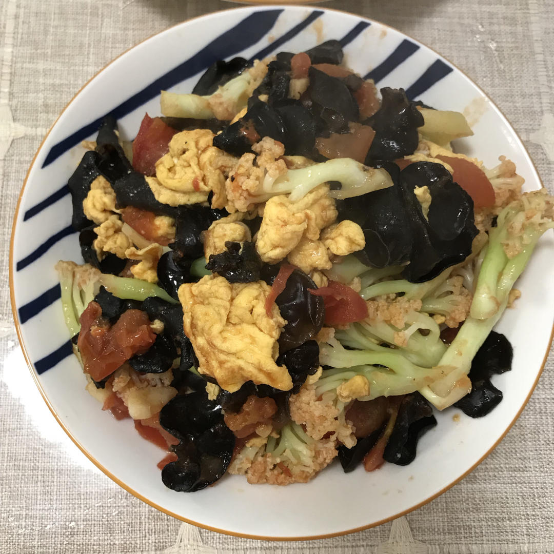 香甜低脂好吃到飞起-花菜木耳炒鸡蛋