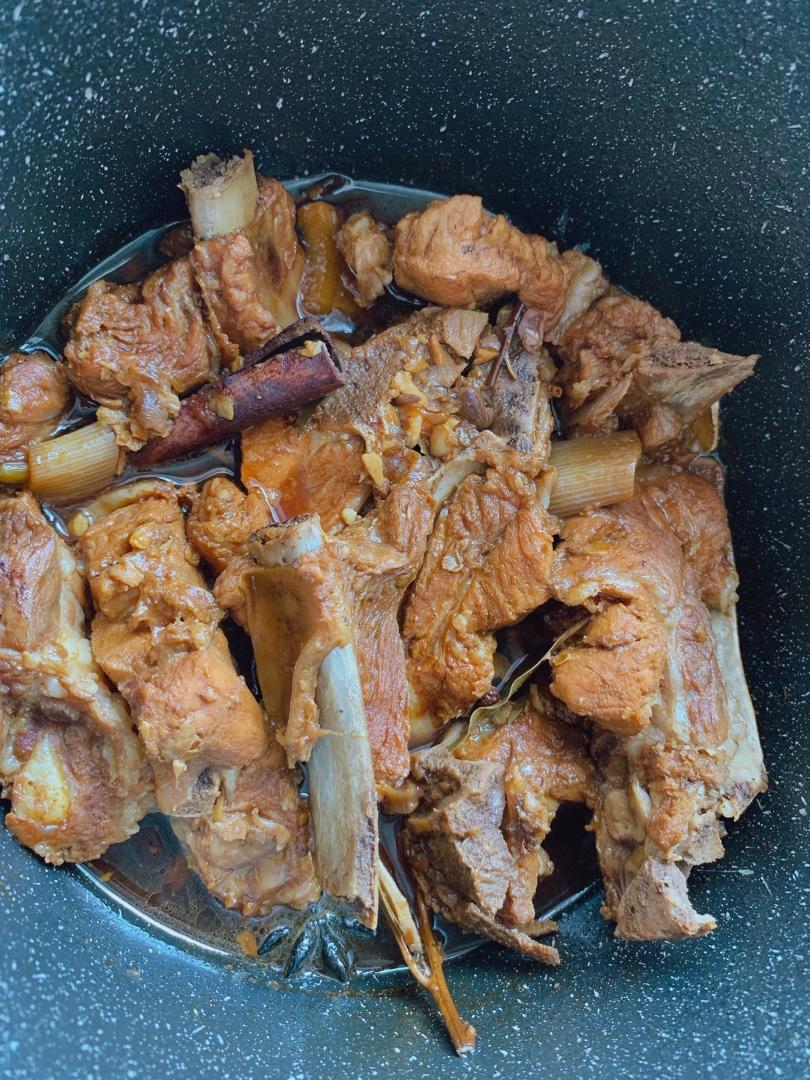 米拉和米小拉做的满屋飘香的酱脊骨