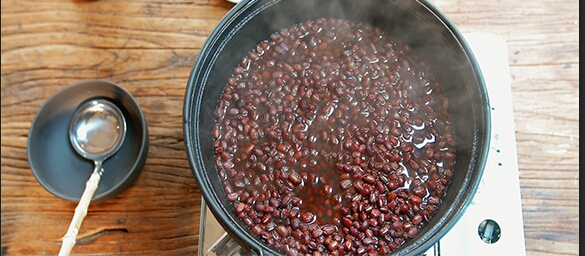 红豆蜂蜜养颜方的做法 步骤2