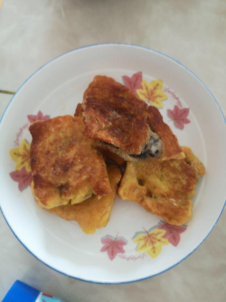 鲜嫩的鸡蛋吐司小方早餐