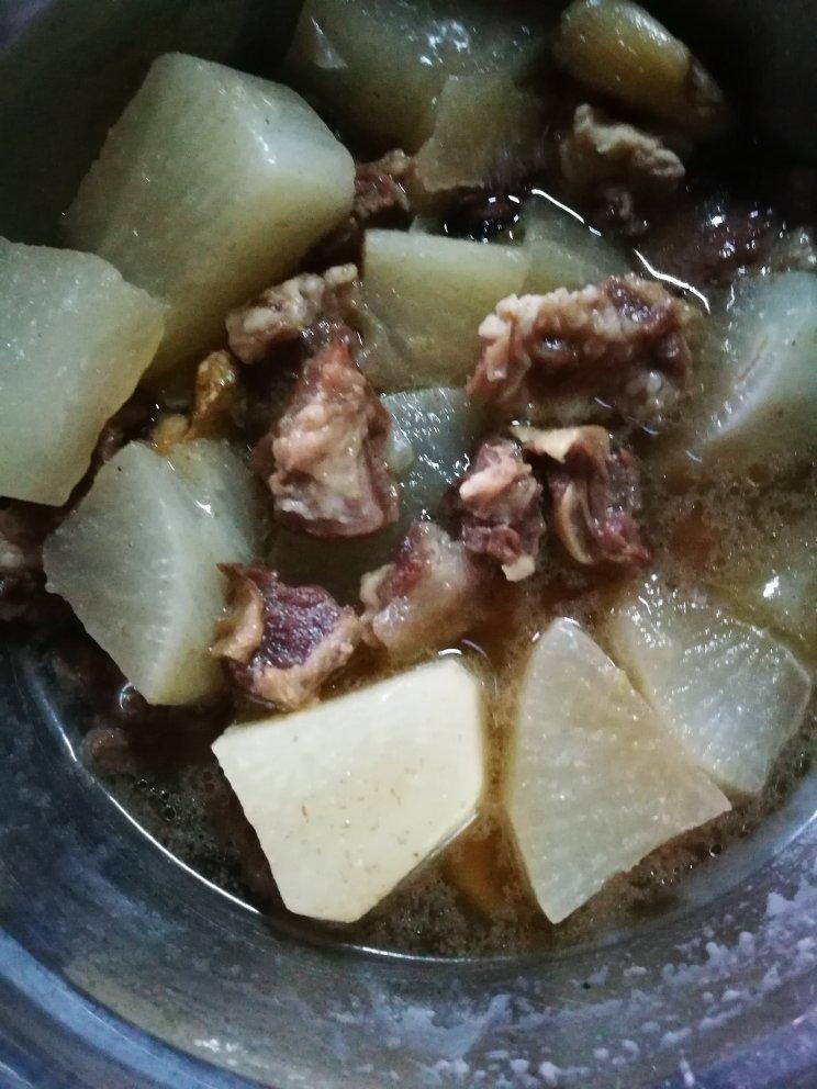 萝卜炖牛腩