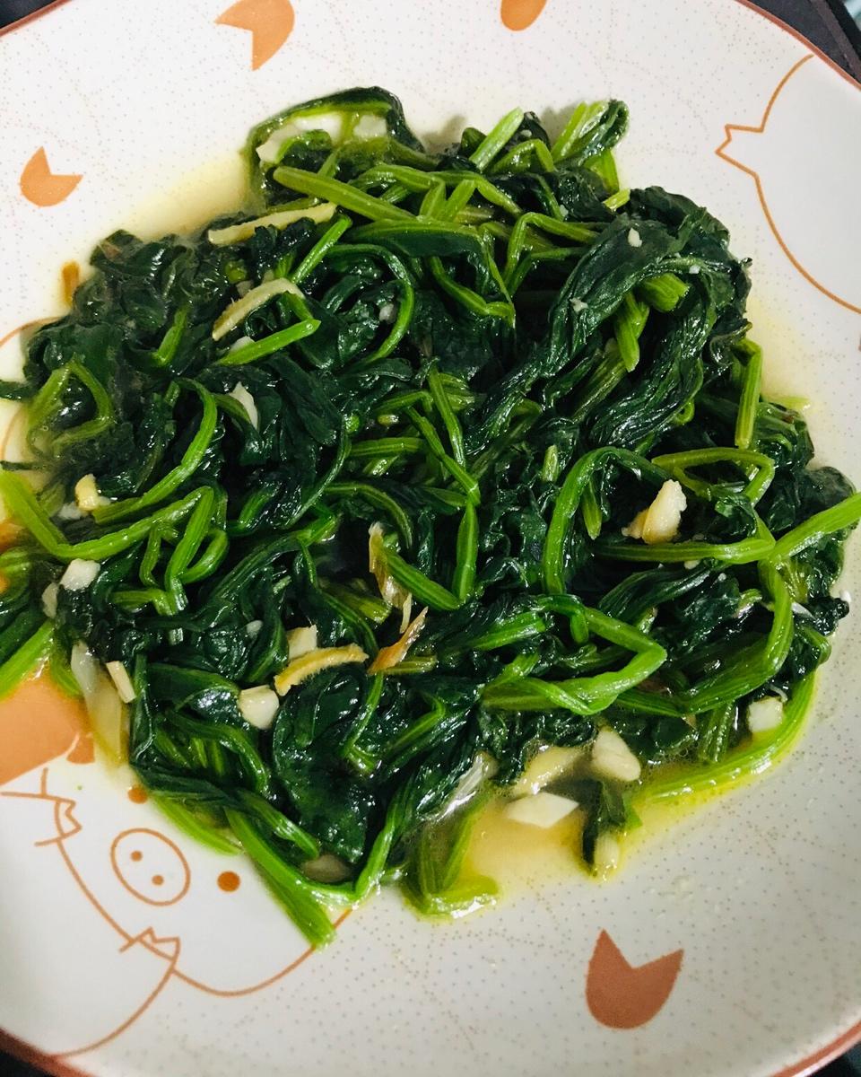 不涩口又嫩的清炒菠菜