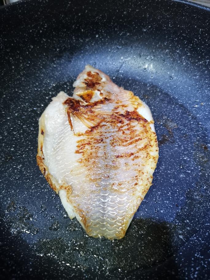 步骤图 超简单电饭锅日式鲷鱼炊饭 新潟風鯛めし 的做法 超简单电饭锅日式鲷鱼炊饭 新潟風鯛めし 的做法步骤 日式 下厨房