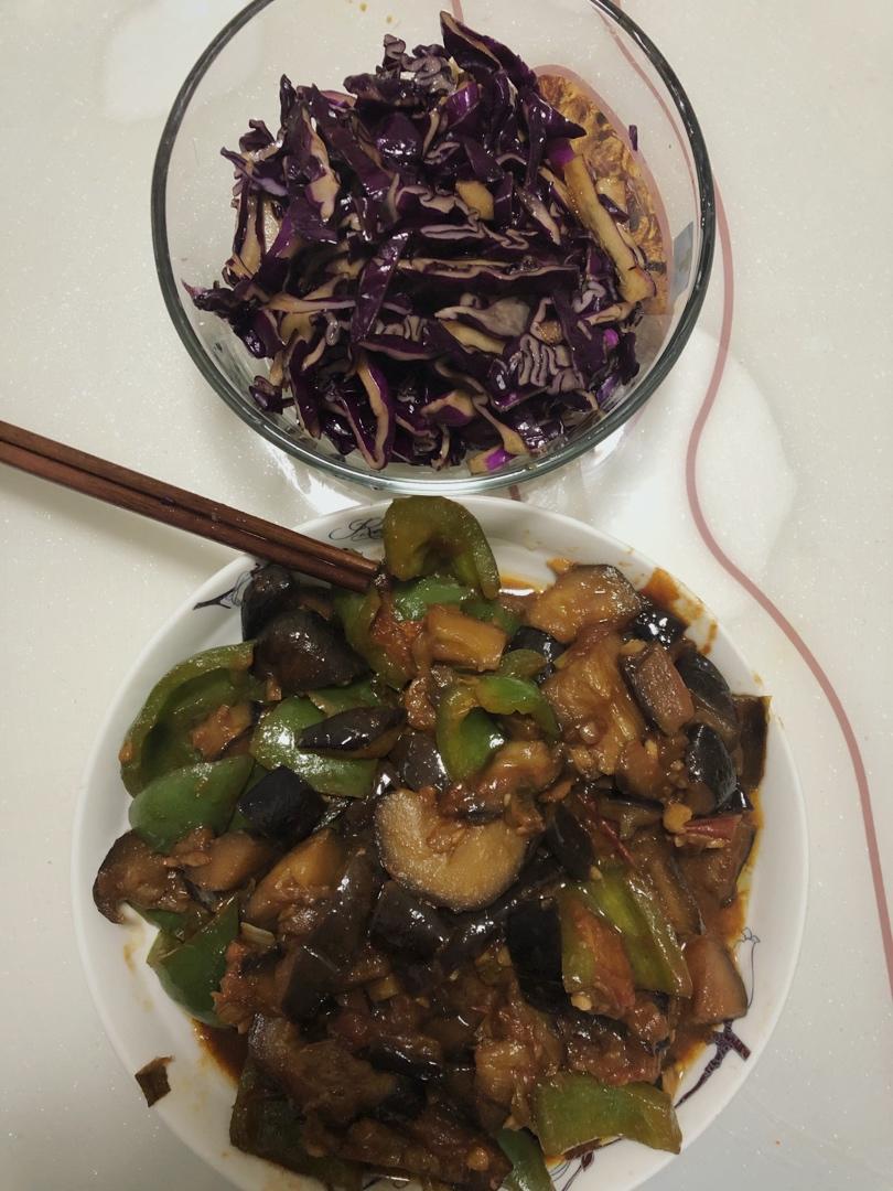 红烧茄子（佐西红柿尖椒）