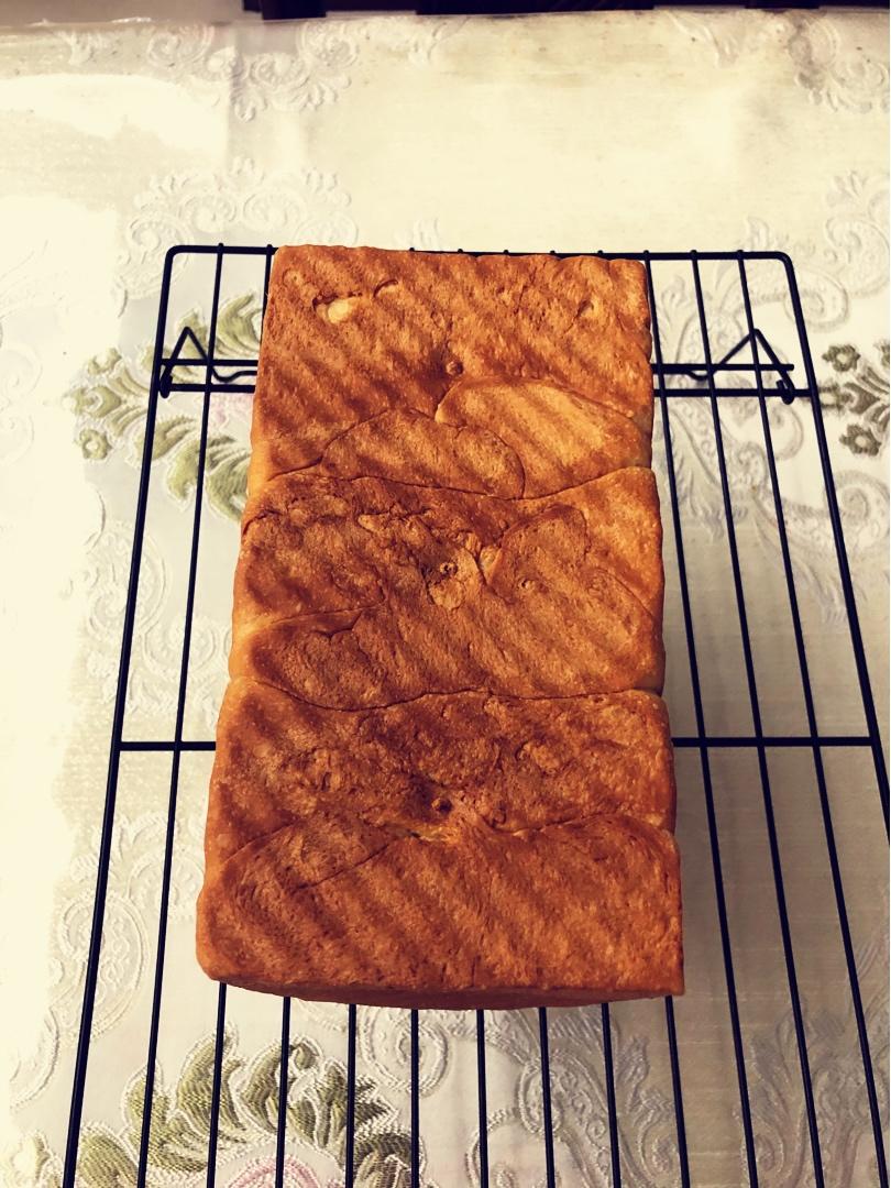 吐司方包，女儿说和来自台湾的爸爸糖一样好看好吃。零失败（是指我个人制作没有失败过）。