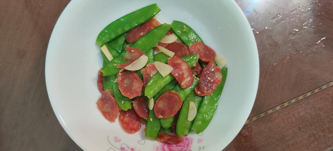 腊肠炒荷兰豆