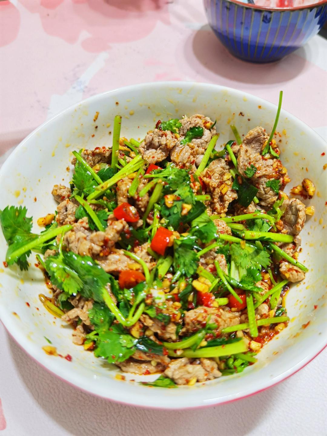 无油低卡的香菜牛肉，夏天减肥就要吃凉拌牛肉