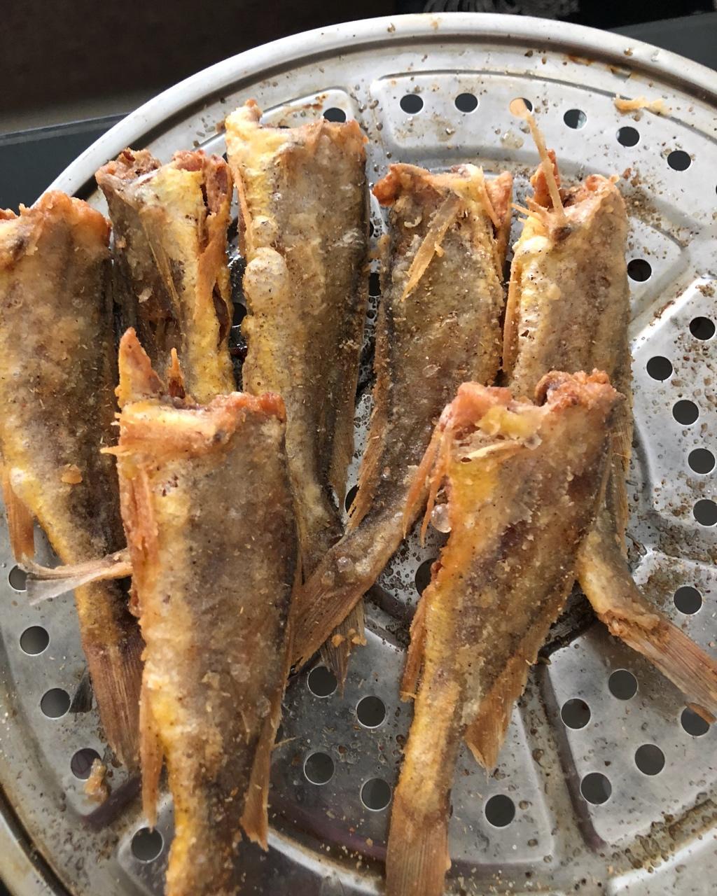 油炸酥脆小黄鱼