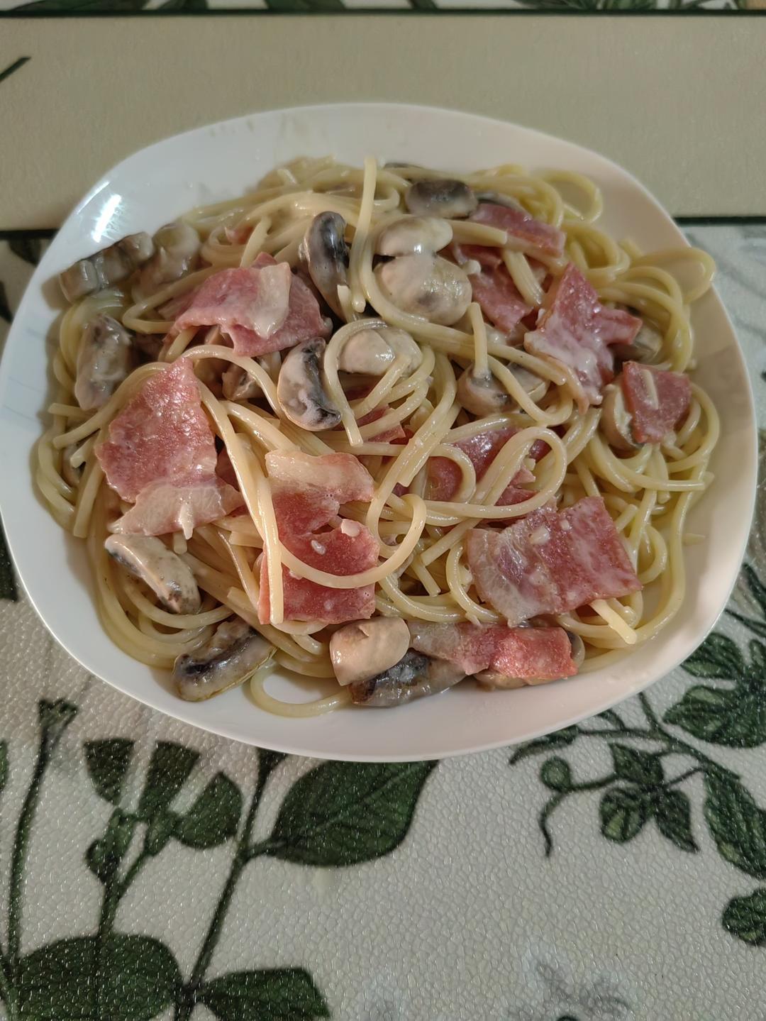 用牛奶也可以做奶油培根意面