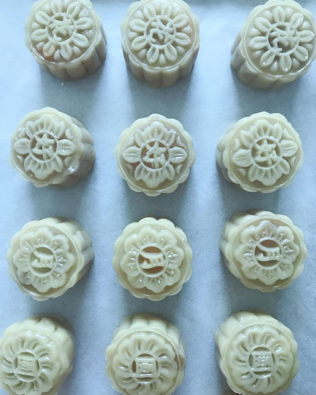 广式月饼——蛋黄莲蓉月饼