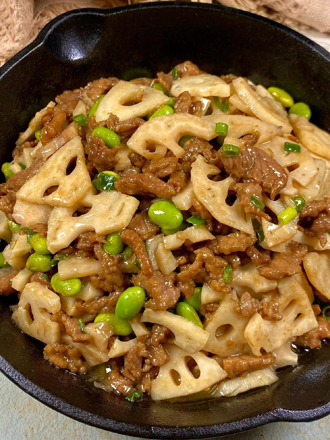 莲藕炒牛肉巨巨巨…好吃！！的做法