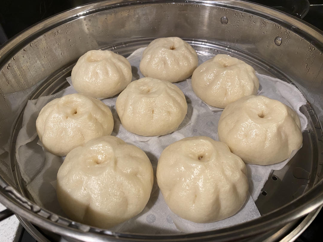 松软多汁的肉包子