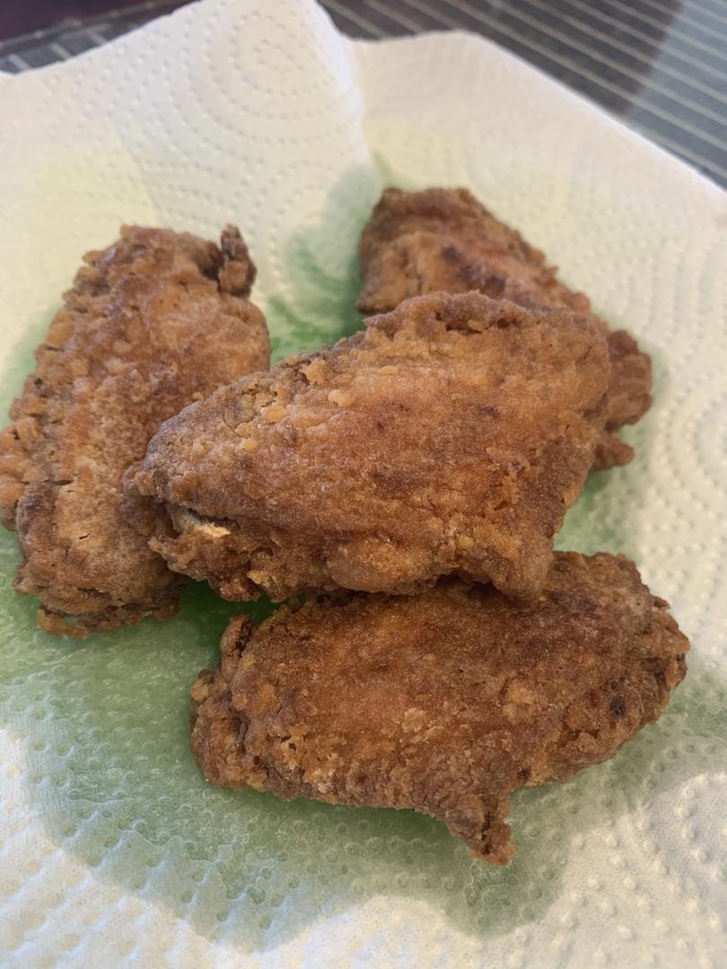💥不油不腻的蒜香炸鸡翅❗巨好吃到舔手指，外酥里嫩到跺脚。