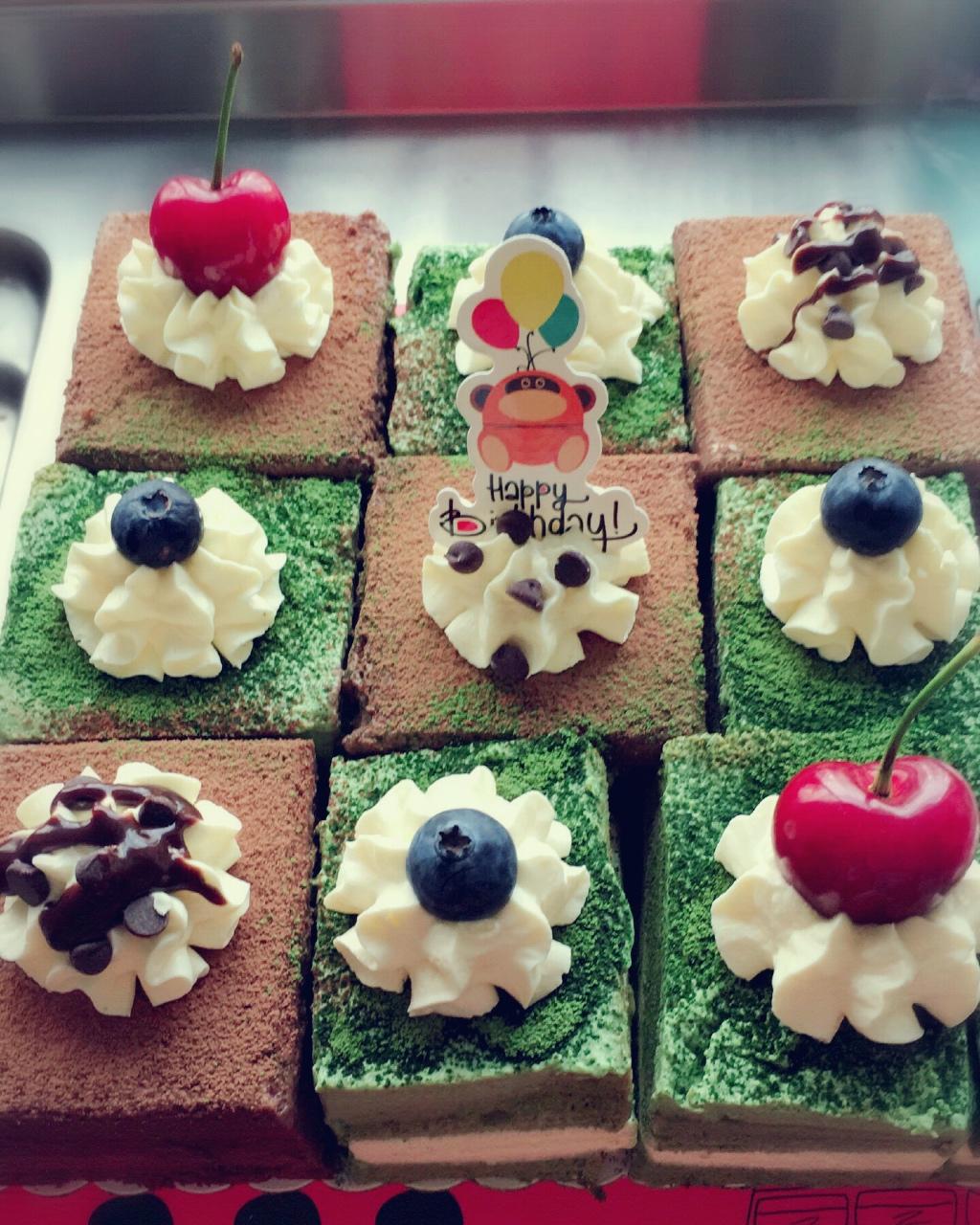 娟娟大姐大做的巧克力方形慕斯蛋糕