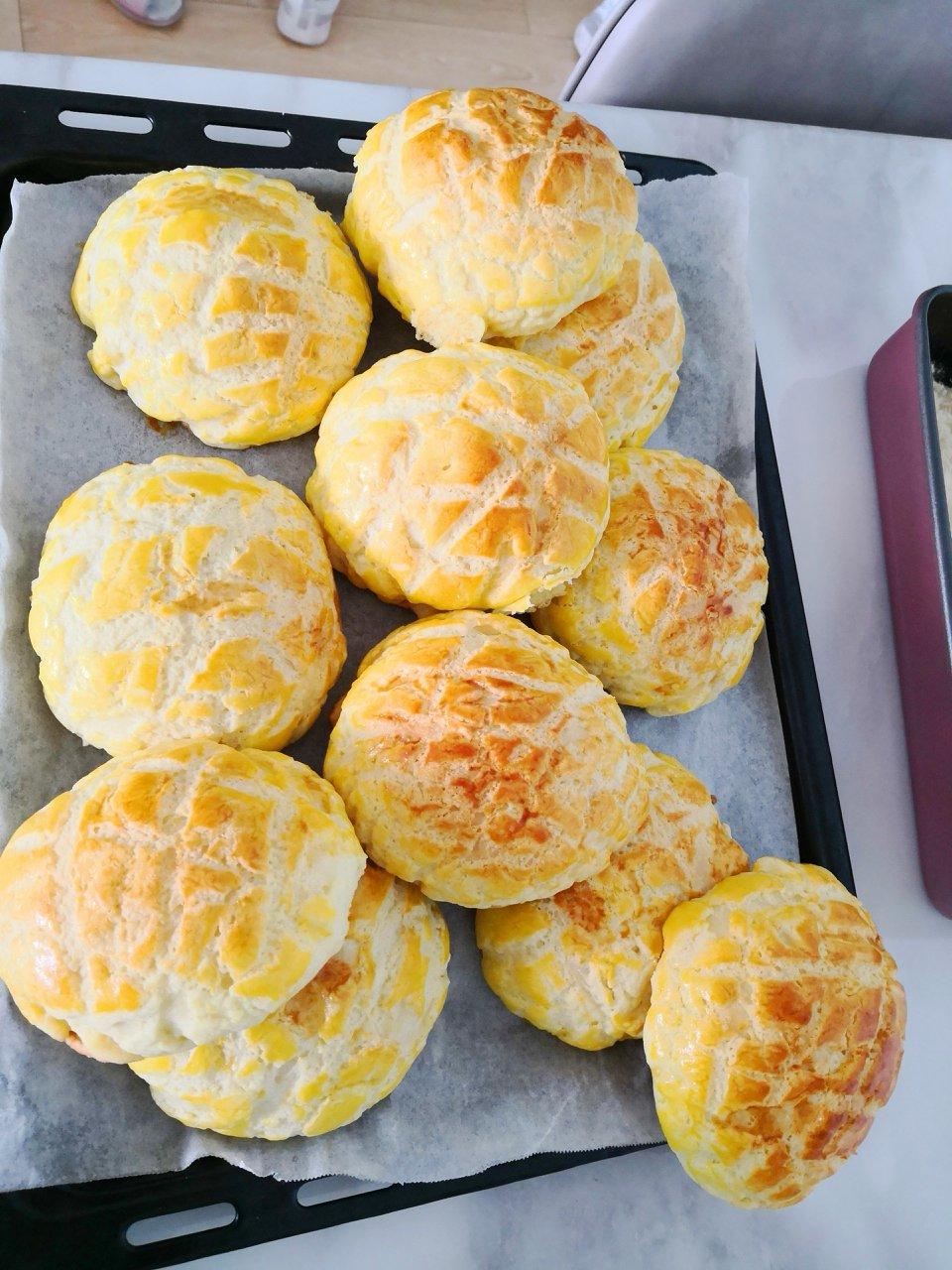 好吃到炸裂的港式菠萝包（附带制作酥皮的小视频）